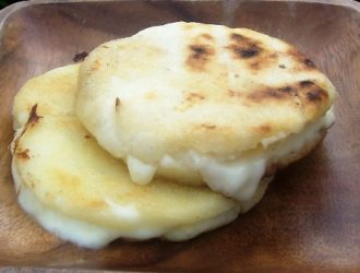 Арепа: Кукурузные Лепешки 🥞