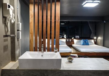 Фото In a Box Hostel №