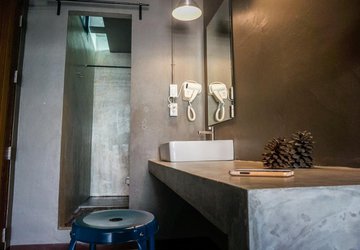 Фото In a Box Hostel №