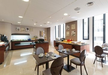 Фото Tryp Madrid Cibeles Hotel №