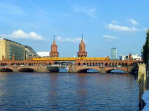 Мост Обербаумбрюкке в Берлине
