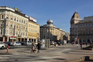 Площадь Луизы Блаха в Будапеште