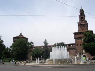 Площадь Кастелло в Милане