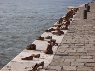 Туфли на набережной Дуная в Будапеште