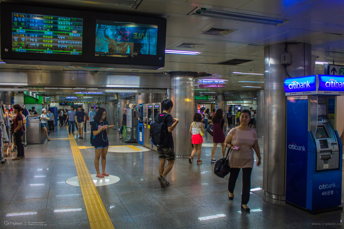 Вестибюль станции в метро Сеула