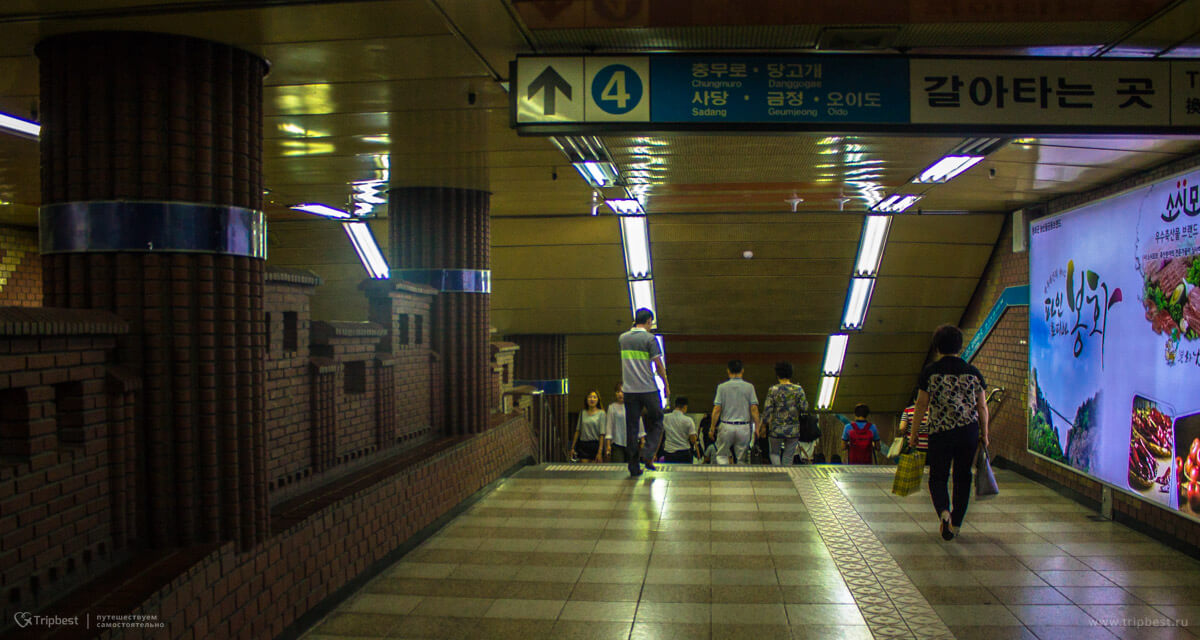 Навигационные знаки в метро Сеула