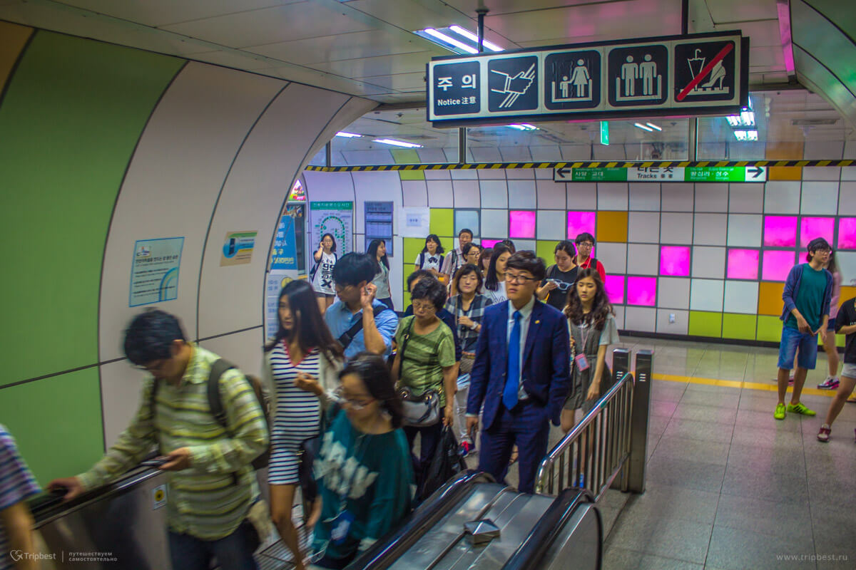Людской трафик в метро Сеула