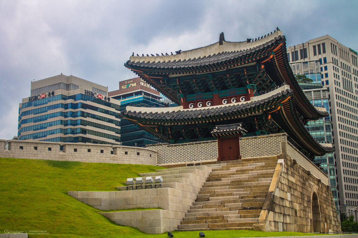 Архитектурный контраст в Сеуле