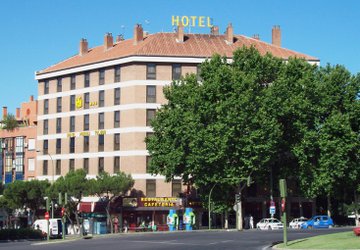 Фото Hotel Puerta de Toledo №