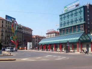 Площадь Луиджи Кадорна в Милане