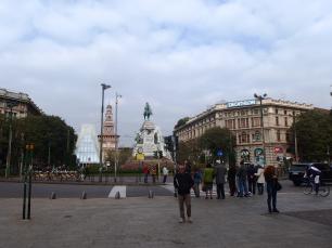 Площадь Кайроли в Милане