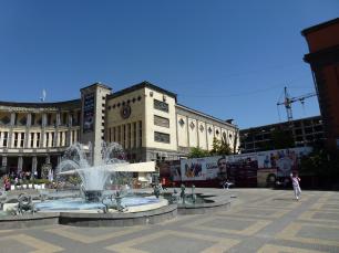 Площадь Шарля Азнавура в Ереване