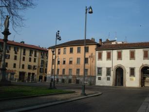 Площадь Сант-Эусторджо в Милане