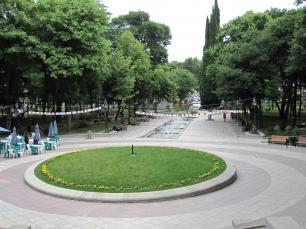 Парк 9 апреля в Тбилиси