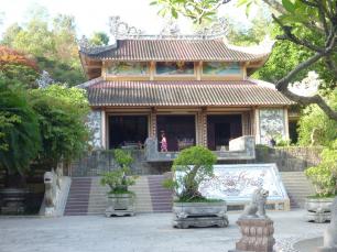 Пагода Лонг Сон в Нячанге