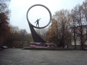 Памятник землякам-космонавтам в Калининграде