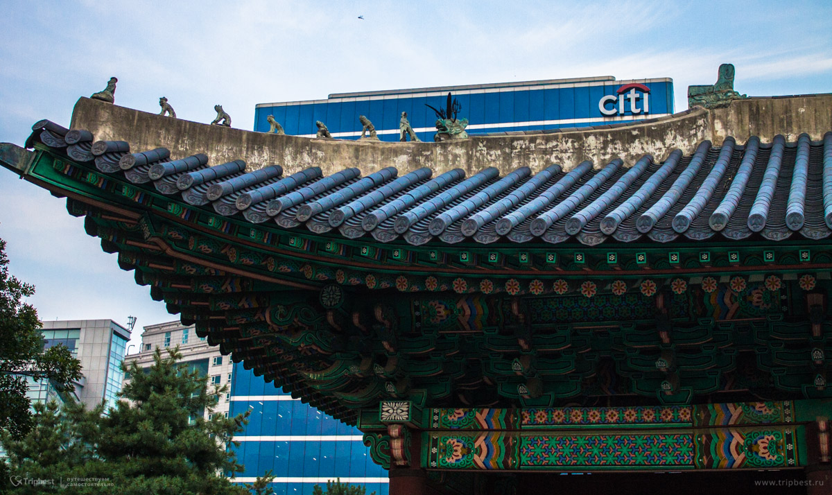 Архитектурный контраст старого и нового в Сеуле