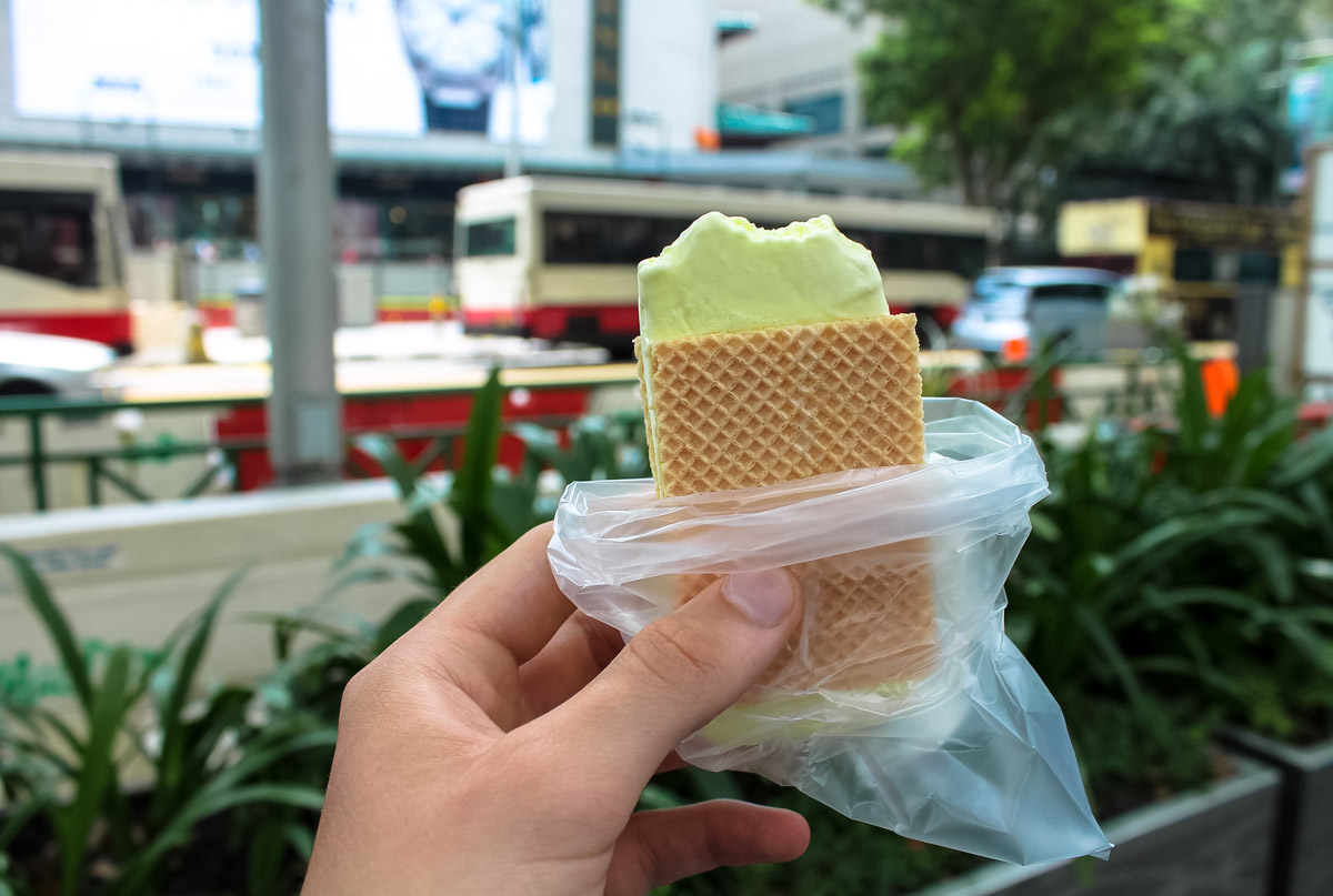 Дуриановое мороженое в Сингапуре
